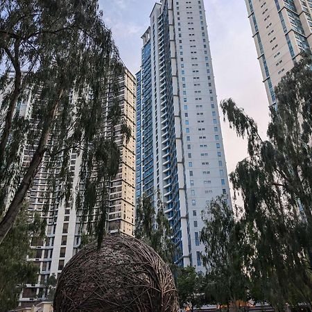 טאגיג Bellagio One Bedrroom Bgc Burgos Circle By Christine Suites Ph מראה חיצוני תמונה